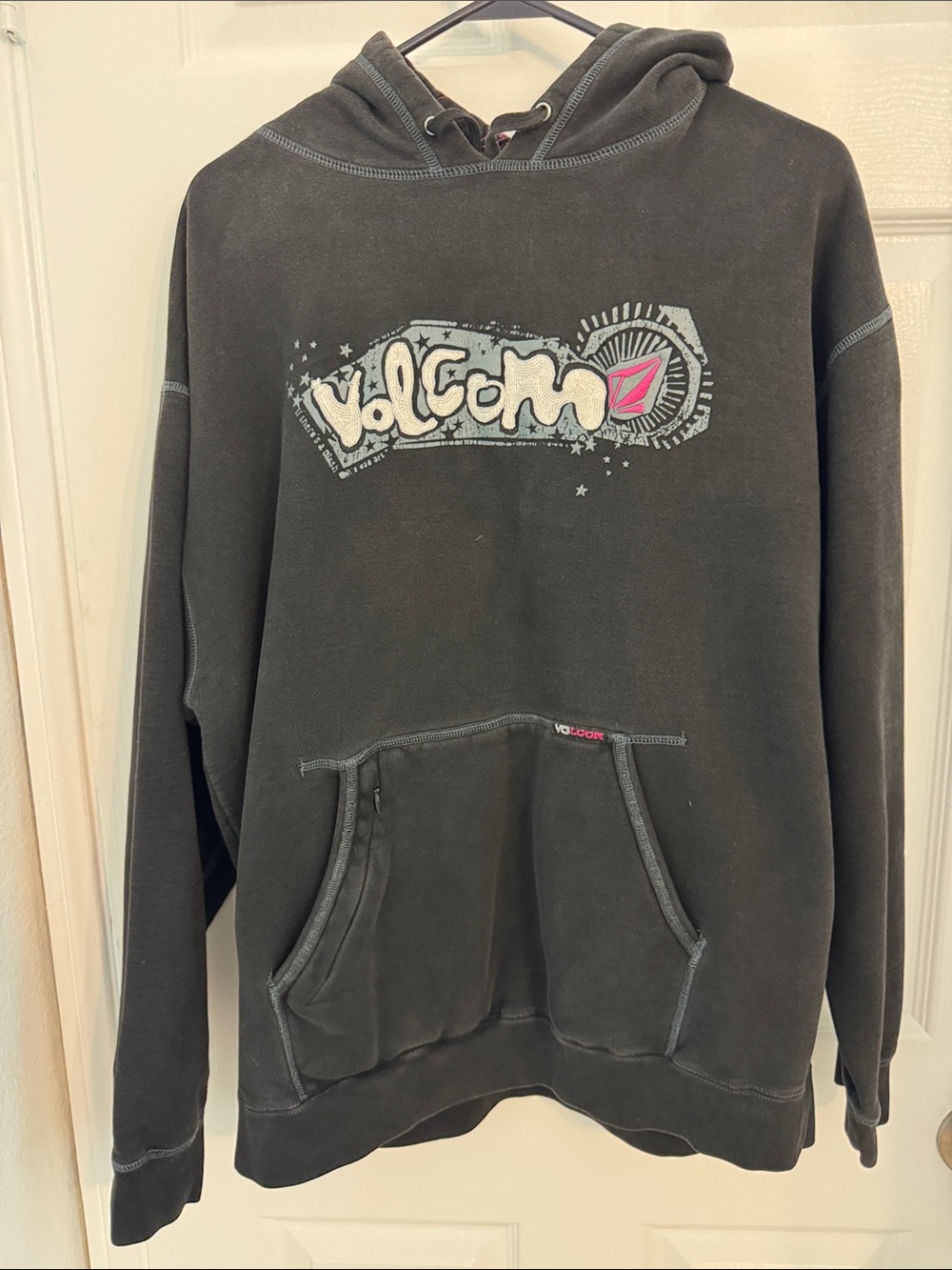 Vintage 2000’s Volcom Black Crewneck Hoodie with Graphic Logo.